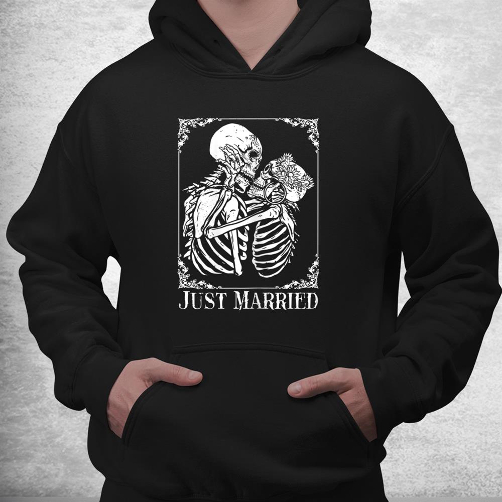 Just Married Spooky Halloween Skeleton Married Couple Shirt Just Married Spooky Halloween Skeleton Married Couple Shirt