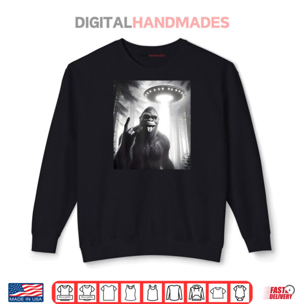 Funny Sasquatch Bigfoot Selfie With UFO Alien Rock Sign Shirt 1 Sweatshirt Funny Sasquatch Bigfoot Selfie With UFO Alien Rock Sign Shirt